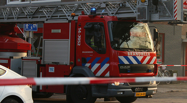 Grote brand bij afvalverwerkingsbedrijf in Weert gepaard met flinke rook en explosies