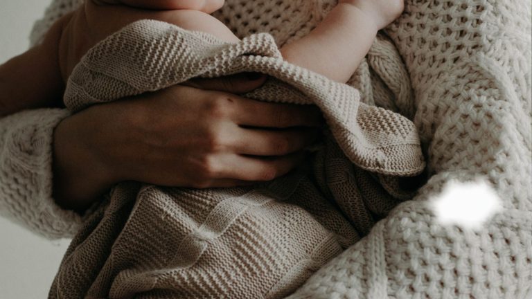 Geboortecijfers kelderen, toch groeit het inwoners aantal: zo zit dan in jouw gemeente