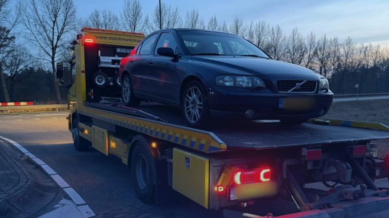 Bestuurder rijdt 16 jaar met auto zonder APK: politie neemt auto in beslag