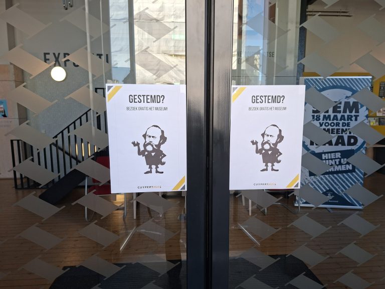 ▶️ Rondje stembureaus: van ‘Roermonds mooiste stembureau’ naar Horn en door naar Linne