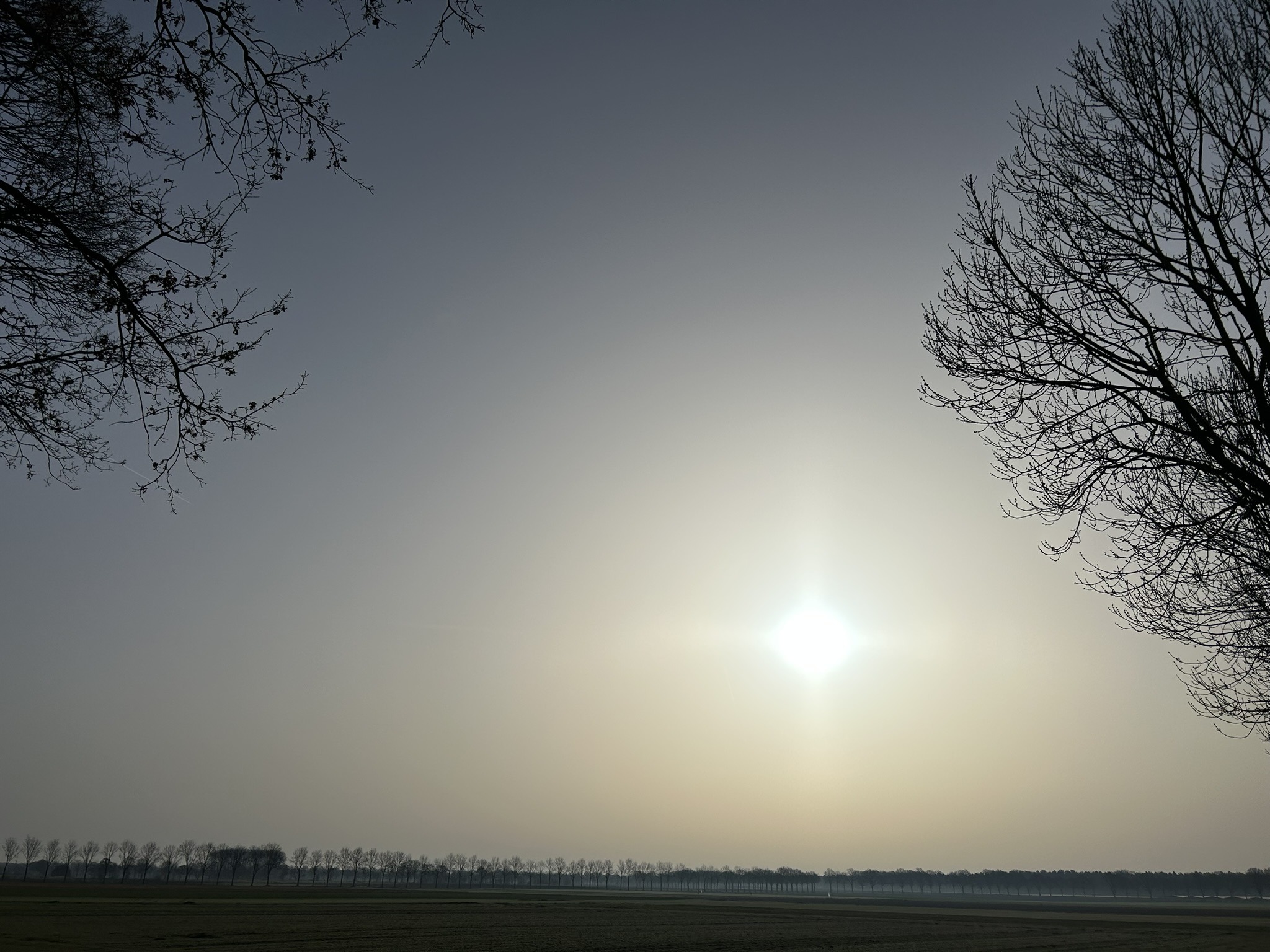 Zachte start van de week, vanaf woensdag omslag naar regen en koeler weer