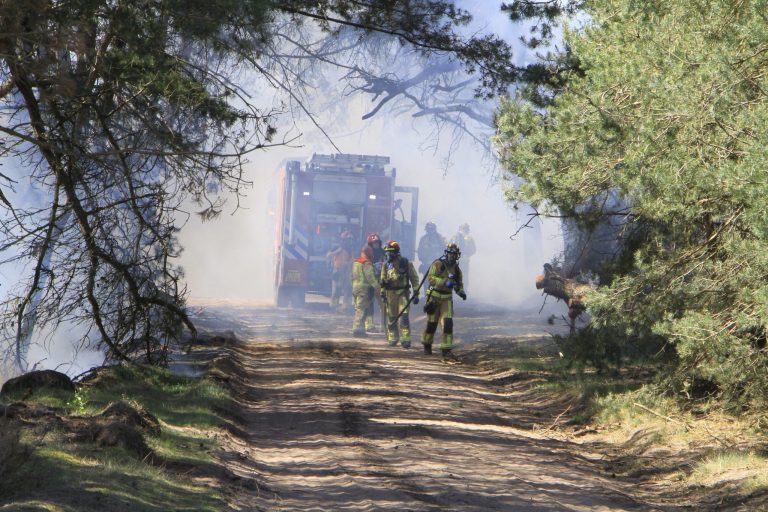 Lees terug: Zeer grote natuurbrand op militair oefenterrein Weert