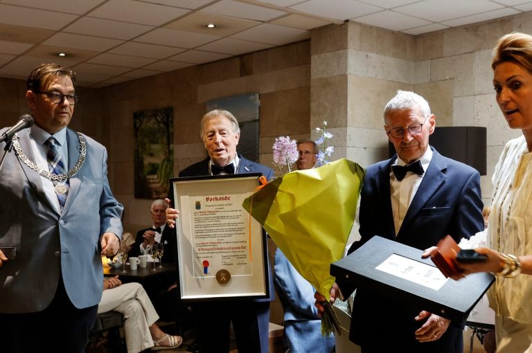 Gemeente reikt Penning van Verdiensten uit aan 60-jarig Weerter Mannenkoor