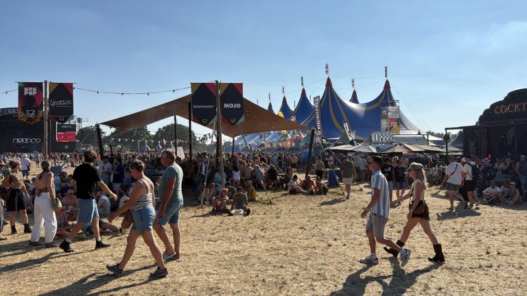 Tropische editie Bospop: van miniconcertzaal tot ’s werelds grootste luistersessie