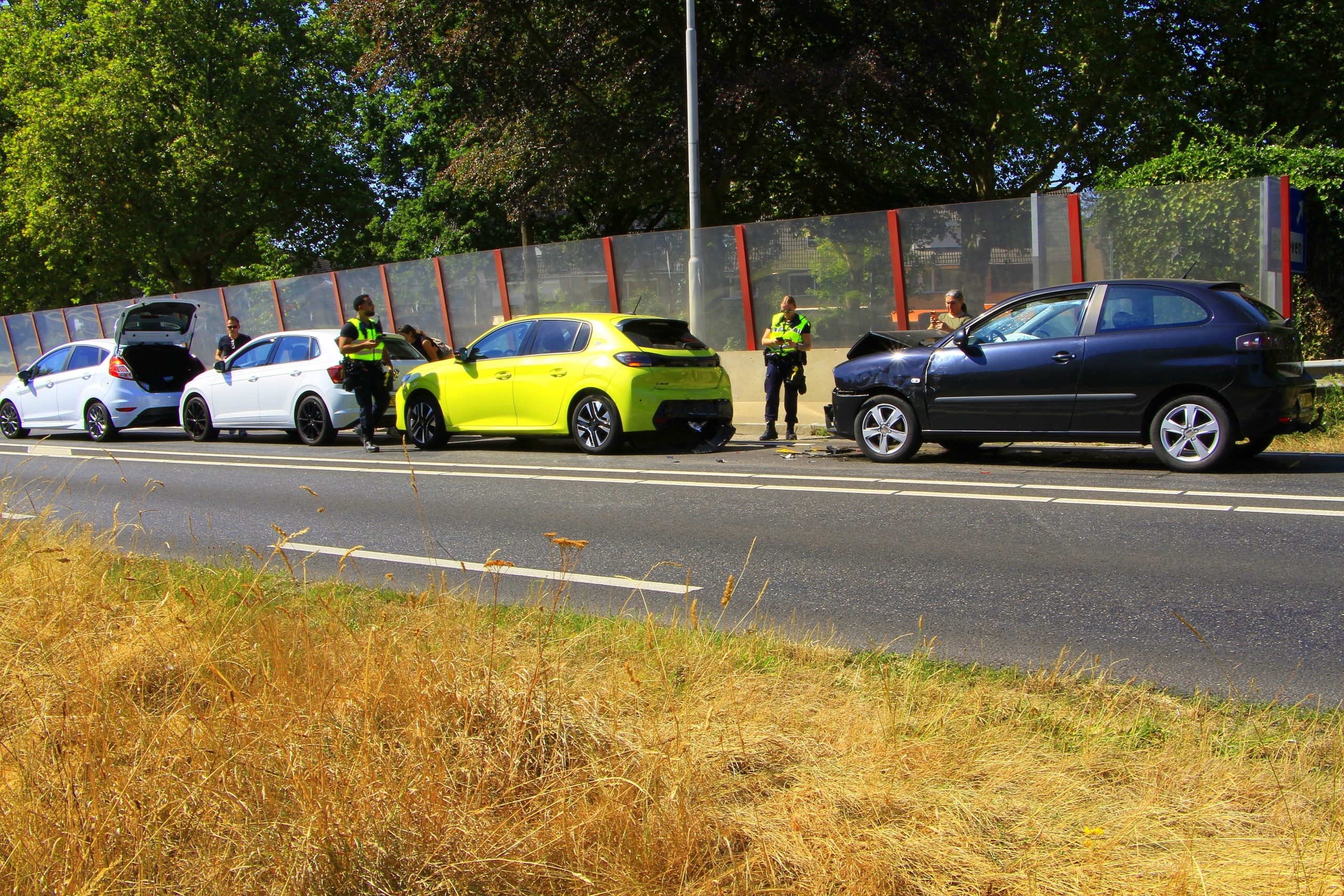 File na kettingbotsing met vier auto’s op Ringbaan Noord in Weert