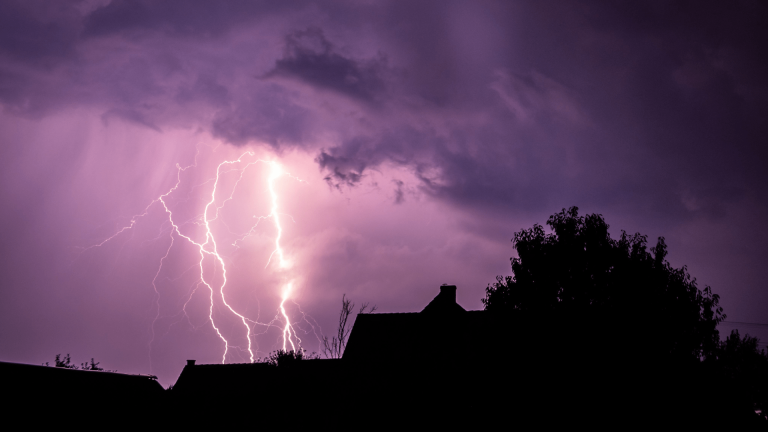 Code geel vanwege onweersbuien met hagel en windstoten