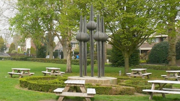 Kunstwerk van brons gestolen van Weerter gemeentewerf