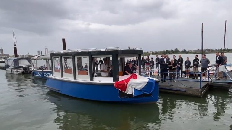 ▶️ SOCAS neemt nieuwe elektrische boot ‘Fluuster’ in gebruik