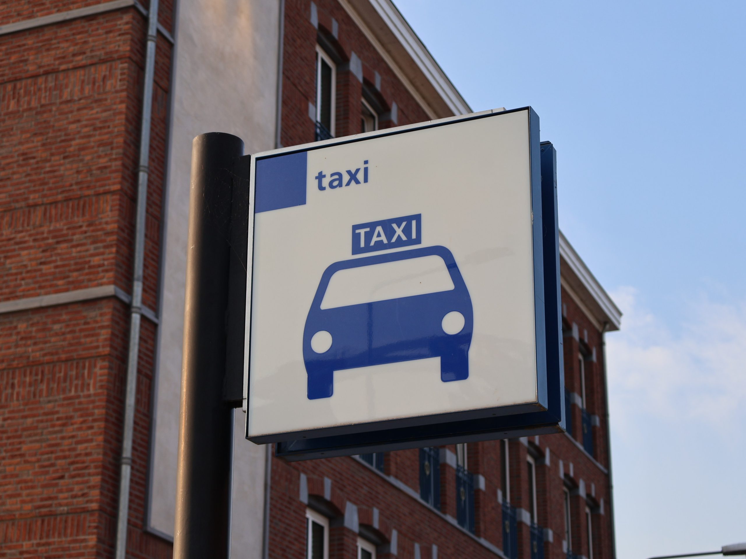 Ospels taxibedrijf met 187 medewerkers failliet, hoop op doorstart